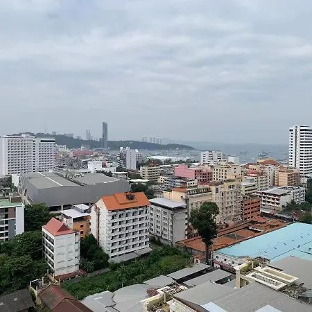 泰国芭提雅顶层无边游泳池公寓thebase健身房 Apartment *