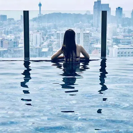 泰国芭提雅顶层无边游泳池公寓thebase健身房 Apartment