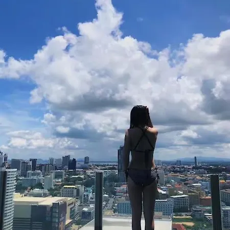 泰国芭提雅顶层无边游泳池公寓thebase健身房 Apartment *