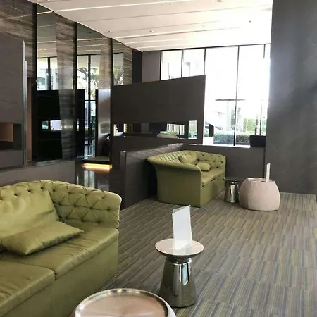 泰国芭提雅顶层无边游泳池公寓thebase健身房 Apartment *