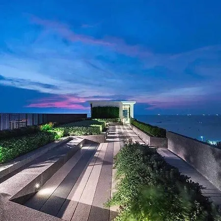泰国芭提雅顶层无边游泳池公寓thebase健身房 Apartment