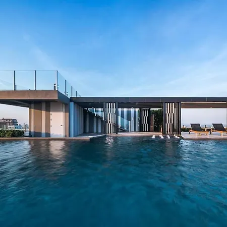 泰国芭提雅顶层无边游泳池公寓thebase健身房 Apartment Pattaya
