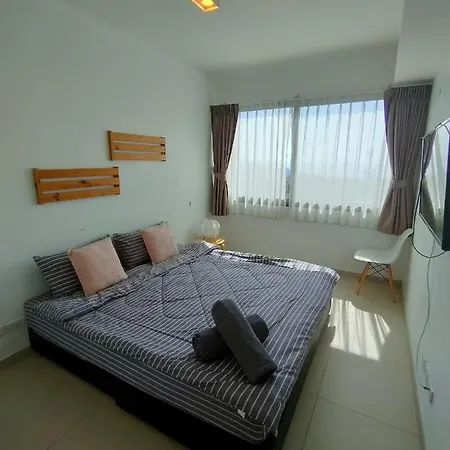 Unixx Seaview Apartment Pattaya