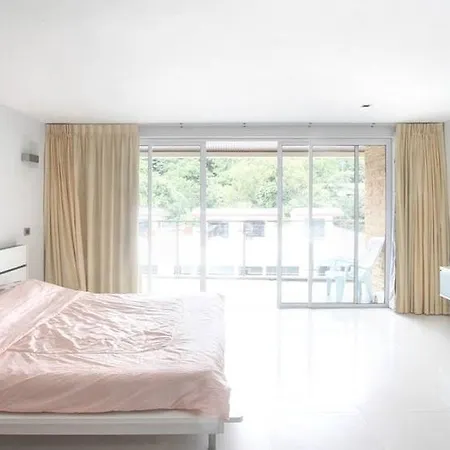 Apartment Heights 605