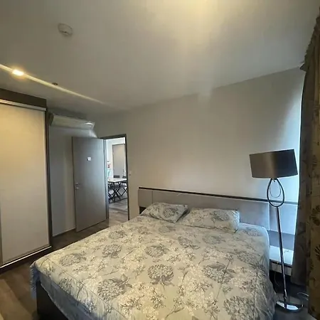Sea View 2 Bed At Location Pool Apartment *
