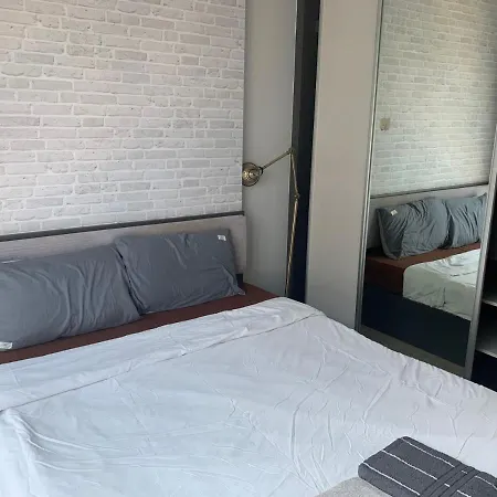 芭提雅双人精品公寓无边游泳池thebase中央基地 Apartment
