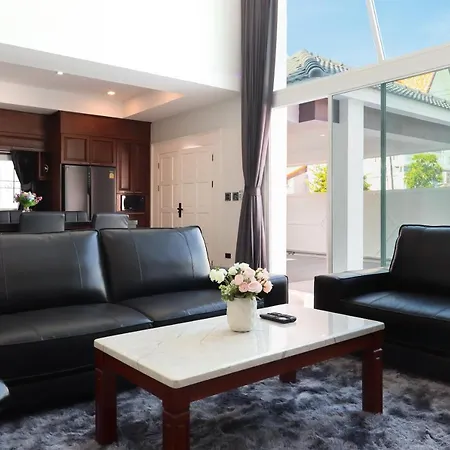 วิลล่า *city~house* 芭堤雅豪华泳池别墅近步行街 *