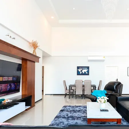 *city~house* 芭堤雅豪华泳池别墅近步行街 วิลล่า *