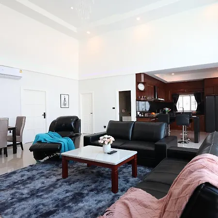 วิลล่า *city~house* 芭堤雅豪华泳池别墅近步行街