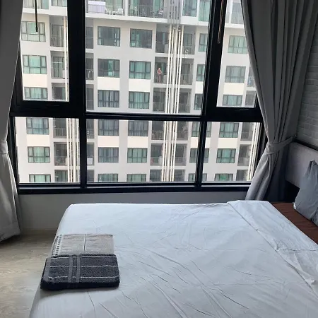 芭提雅双人精品公寓无边游泳池thebase中央基地 Apartment *