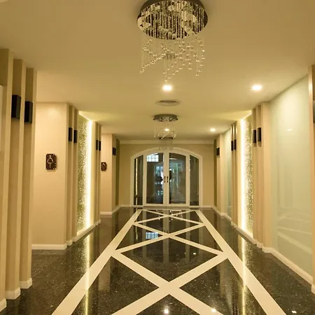 Crystal Palace Luxury Hotel 5*