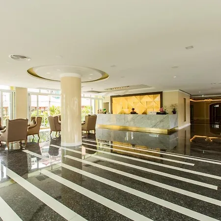 Crystal Palace Luxury Hotel 5*