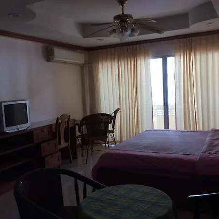 Apartment Thip House