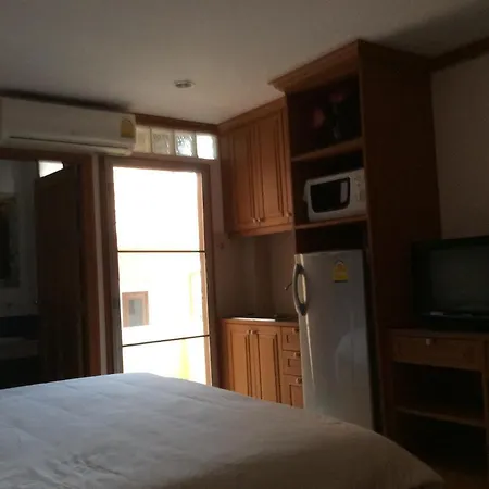 Thip House Apartment *