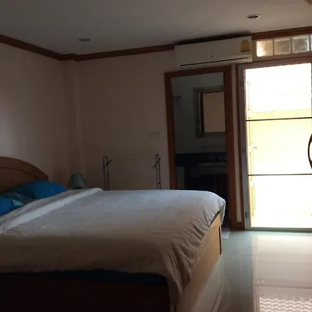 Apartment Thip House *