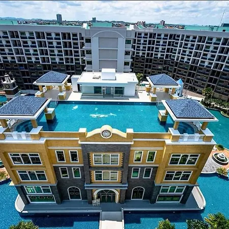 Arcadia Fantastic Swimming Pool * Pattaya
