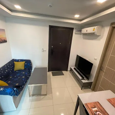 Arcadia Beach Continental Apartment