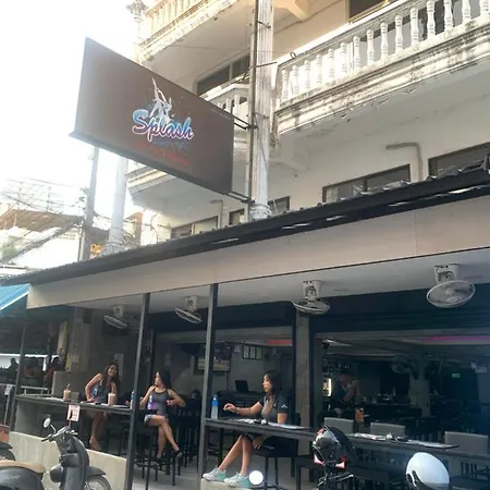 บ้านพัก Splash Bar And 3*