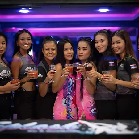 Splash Bar And บ้านพัก 3*