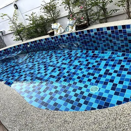 近步行街独栋泳池别墅 Villa *