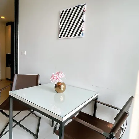 Apartment The Base , Ocean View With Balcony Best In Pattaya! *