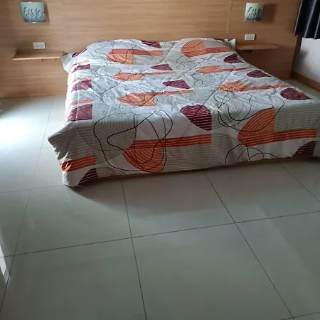 Villa 近步行街独栋泳池别墅 Pattaya