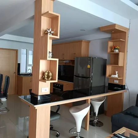 近步行街独栋泳池别墅 * Pattaya