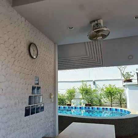 近步行街独栋泳池别墅 Villa *