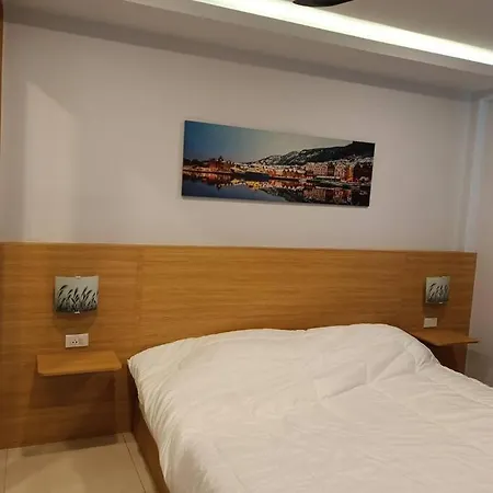 近步行街独栋泳池别墅 Villa Pattaya