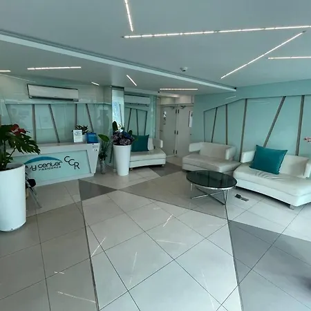 Stylish With Blazing Fast Fiber Internet, Pool, Sauna, Steam Room, Gym - Guest Friendly