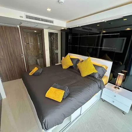 Large Luxury - Centre - Grand Avenue - 405 * Pattaya