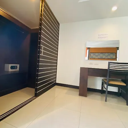 Tycoon By Goad Avadhess Hospitality 1km Walking Street โรงแรม