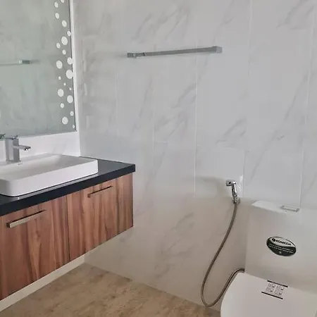 Grand Avenue Spacious Studio Unit Apartment
