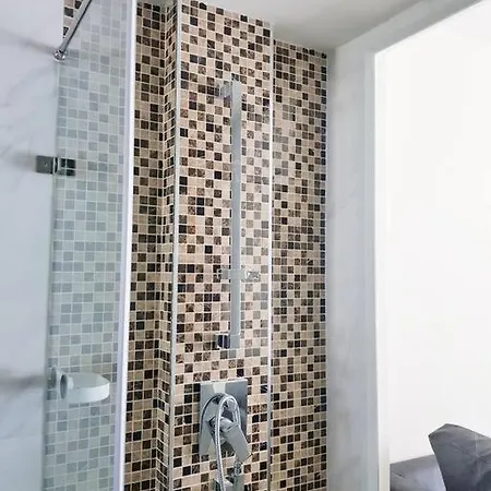 Grand Avenue Spacious Studio Unit * Pattaya
