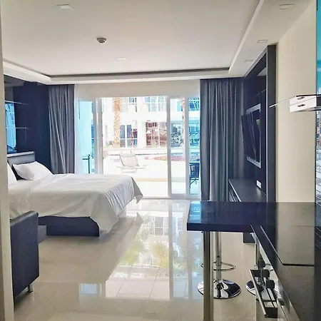 Grand Avenue Spacious Studio Unit * Pattaya