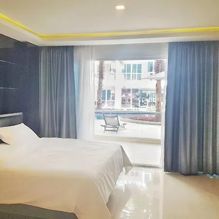 Grand Avenue Spacious Studio Unit *