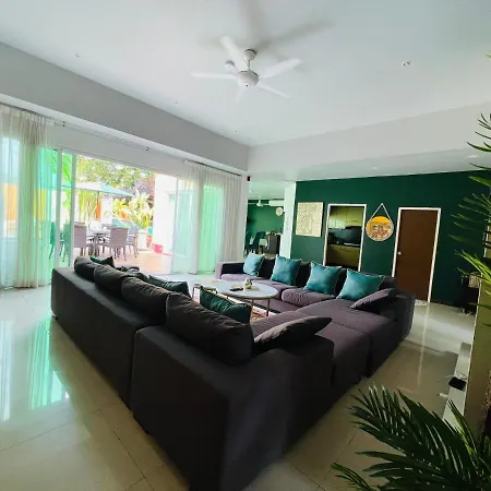 Rosewood Pool 1 โรงแรม Pattaya