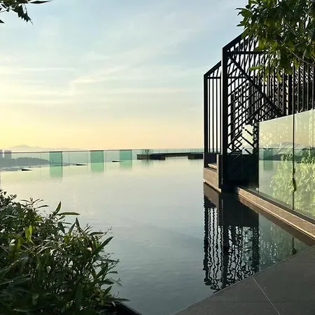 Luxurious Edge 1-br W/infinity Pool & Vip Lounge * Pattaya