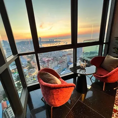 Luxurious Edge 1-br W/infinity Pool & Vip Lounge * Pattaya