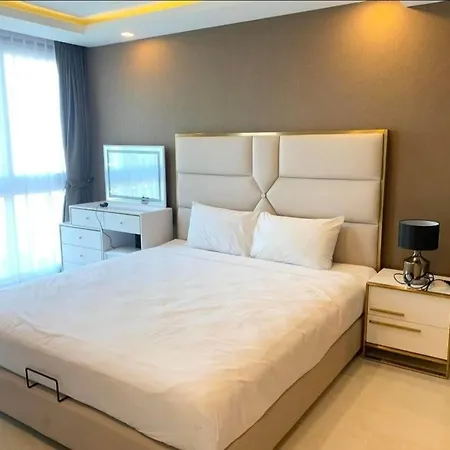 Central Grand Avenue 2 Bedroom Apartment *
