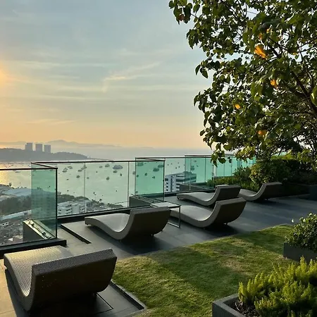 Luxurious Edge 1-br W/infinity Pool & Vip Lounge Apartment *