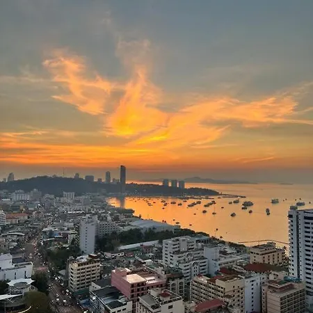 Apartment Luxurious Edge 1-br W/infinity Pool & Vip Lounge Pattaya