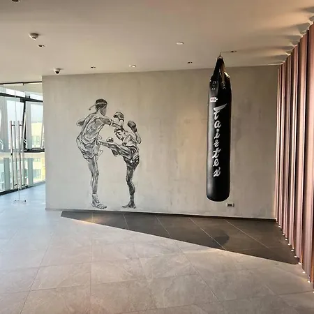 Apartment Luxurious Edge 1-br W/infinity Pool & Vip Lounge