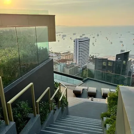 Apartment Luxurious Edge 1-br W/infinity Pool & Vip Lounge Pattaya