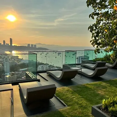 Luxurious Edge 1-br W/infinity Pool & Vip Lounge Apartment *