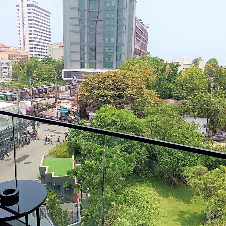 Edge Lux Apartment *