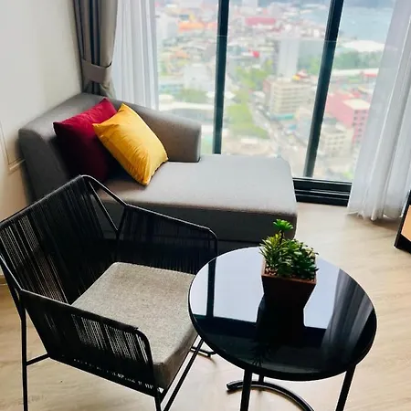 Luxurious Edge 1-br W/infinity Pool & Vip Lounge Apartment Pattaya