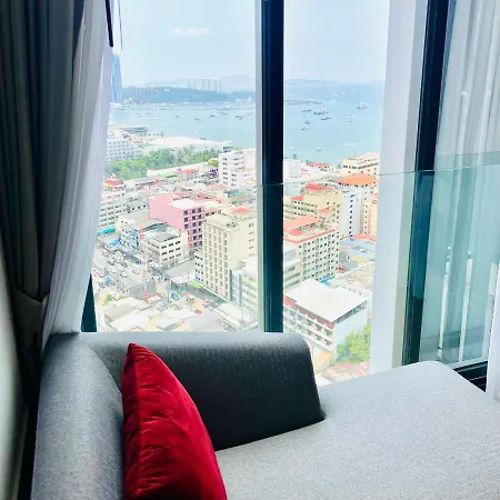 Apartment Luxurious Edge 1-br W/infinity Pool & Vip Lounge Pattaya