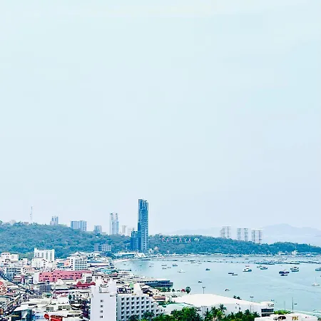 Apartment Luxurious Edge 1-br W/infinity Pool & Vip Lounge Pattaya