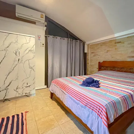 Garden - House Walking Street 4 Bedrooms Villa Pattaya